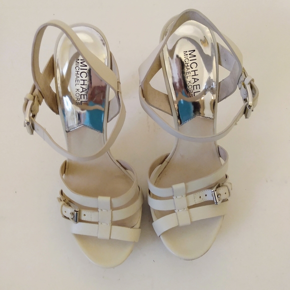 Michael Michael Kors Cream Silver Leather Strap Buckle 5" Heels sz 8.5 M - Picture 4 of 13